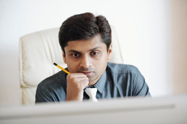 https://vedumm.com/wp-content/uploads/2026/03/Have-knowledge.bt-not-able-to-use-it-for-earning-640x427.jpg